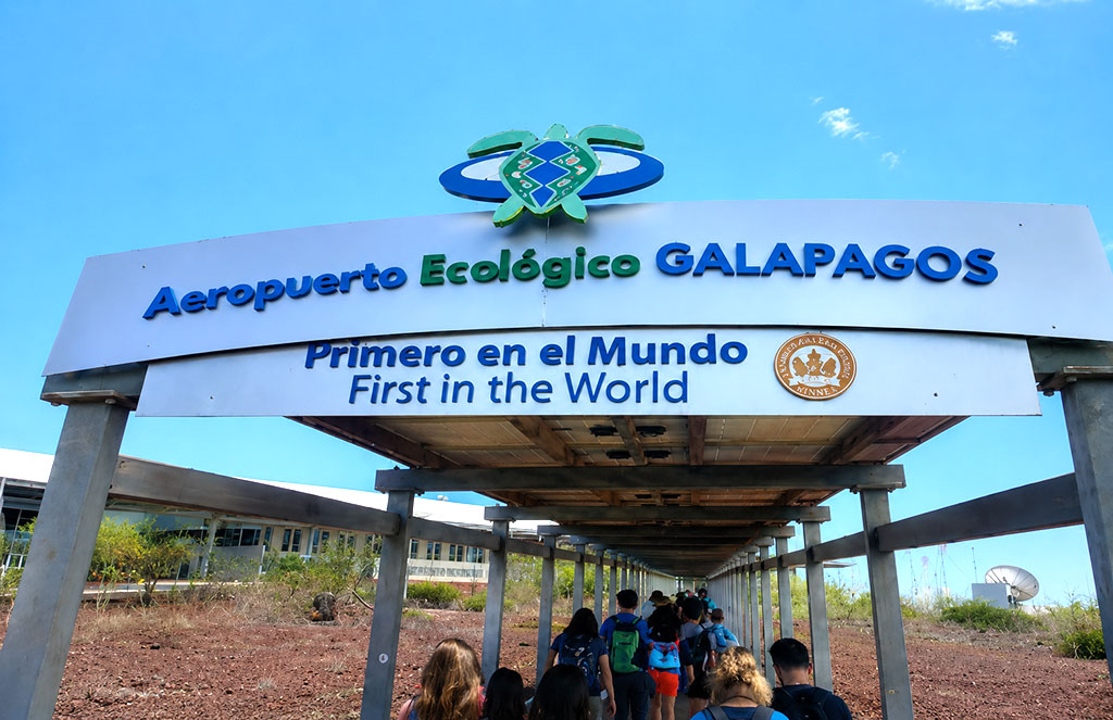 great-tours-ecuador-galapagos-island-airport-1